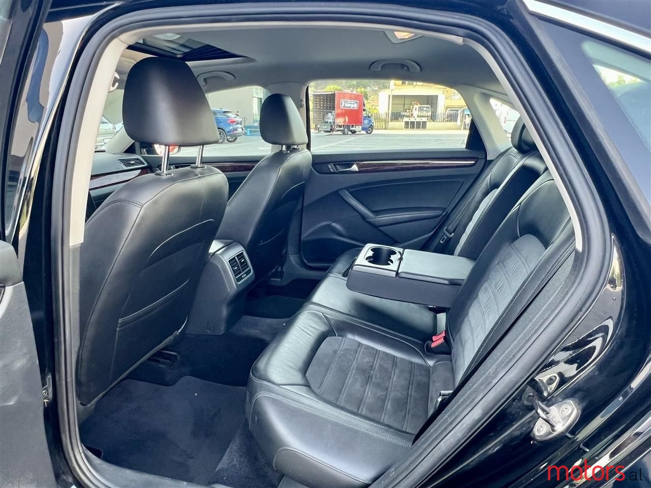 2014' Volkswagen Passat photo #5