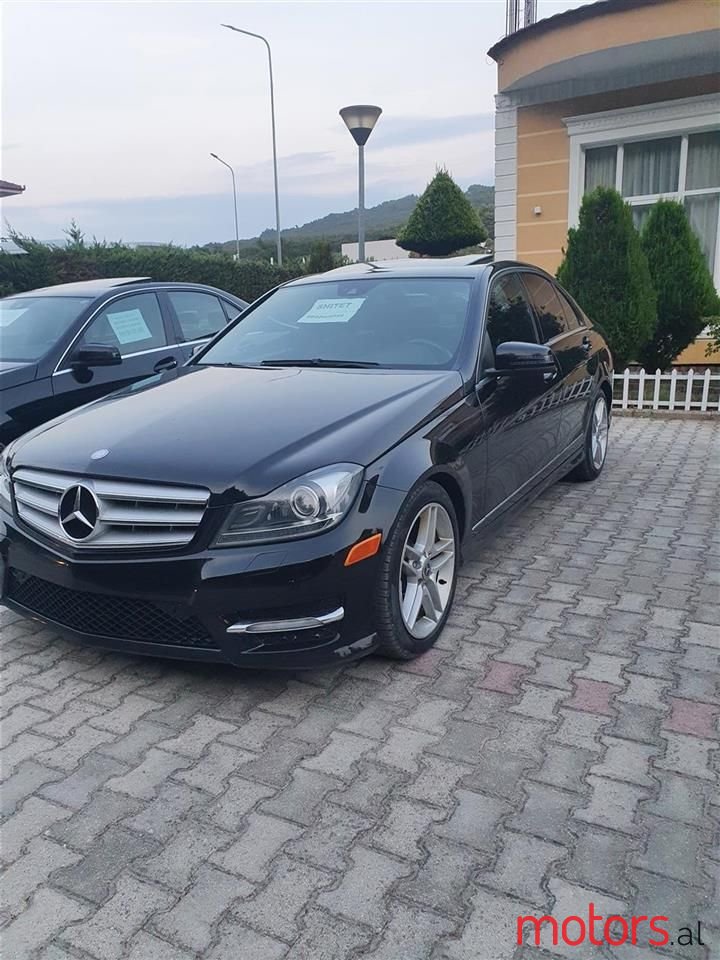 2012' Mercedes-Benz C 300 photo #2