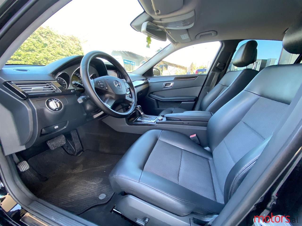 2009' Mercedes-Benz E 220 photo #2