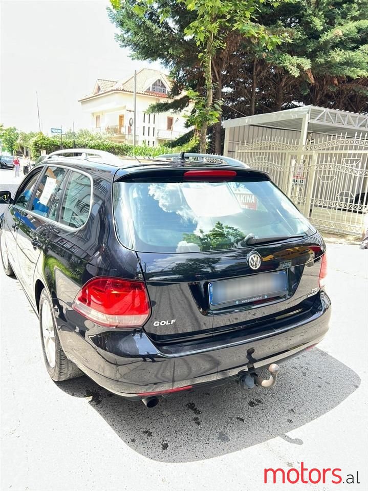 2011' Volkswagen Golf photo #2