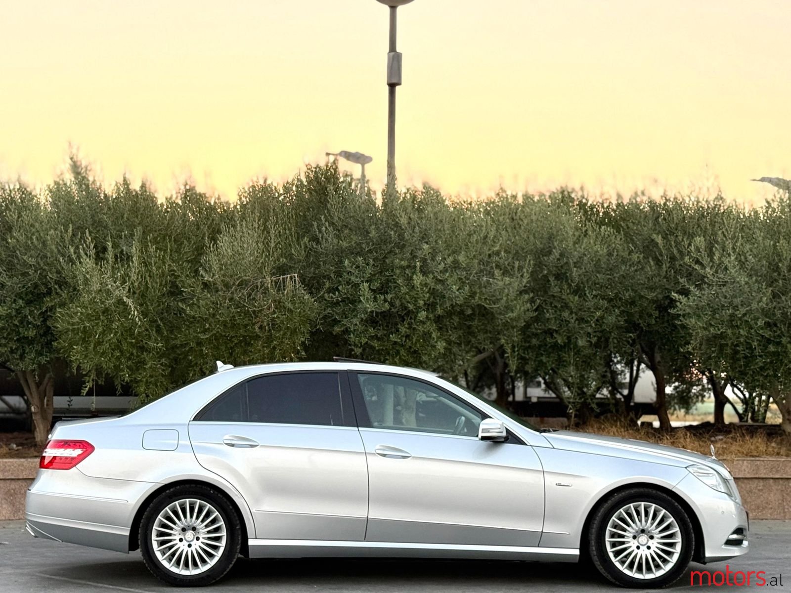 2012' Mercedes-Benz E 220 photo #6
