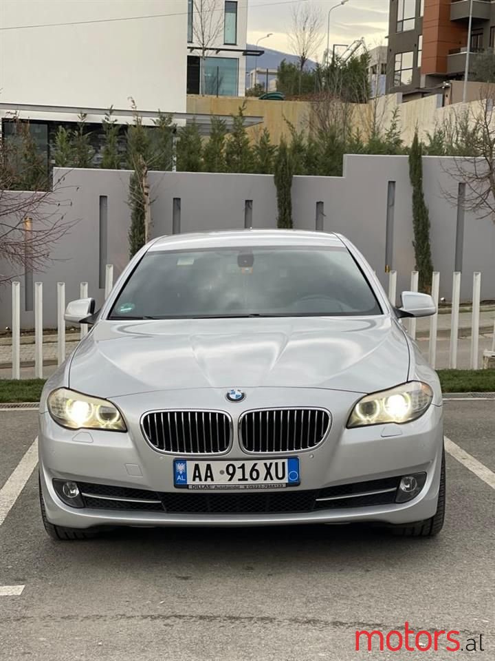 2011' BMW 530 photo #3