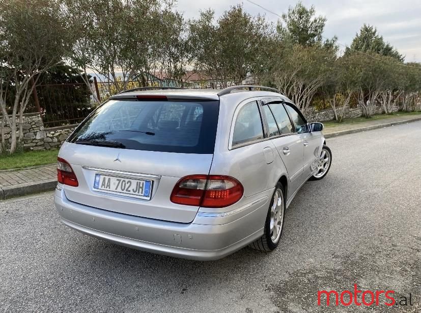 2004' Mercedes-Benz E 270 photo #4
