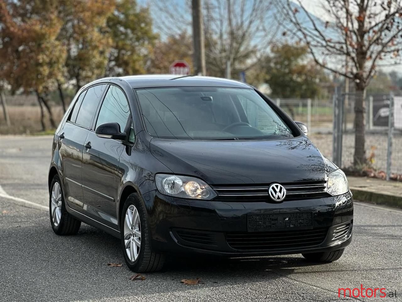 2011' Volkswagen Golf photo #4