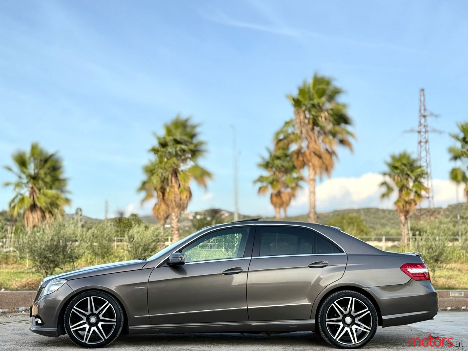 2009' Mercedes-Benz E 350 photo #6