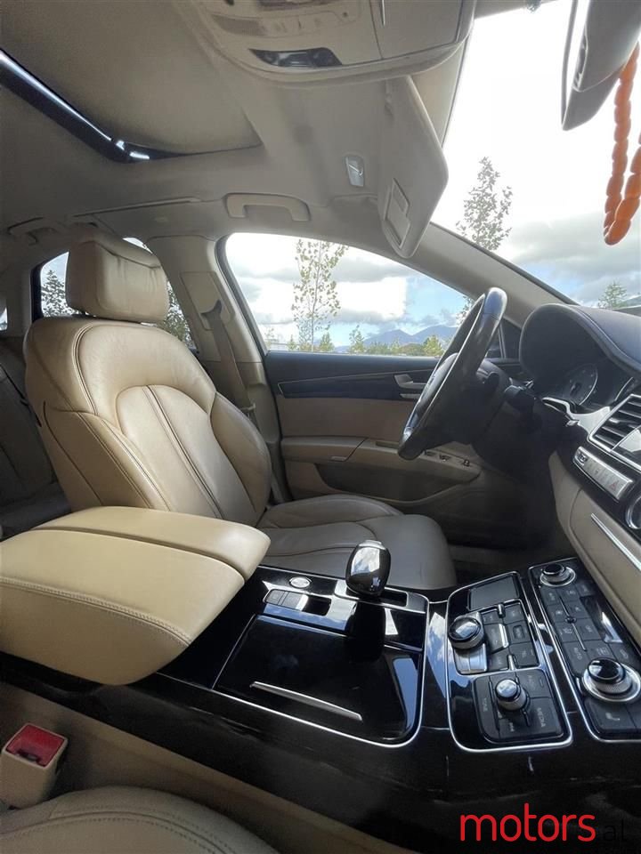 2011' Audi A8 photo #2