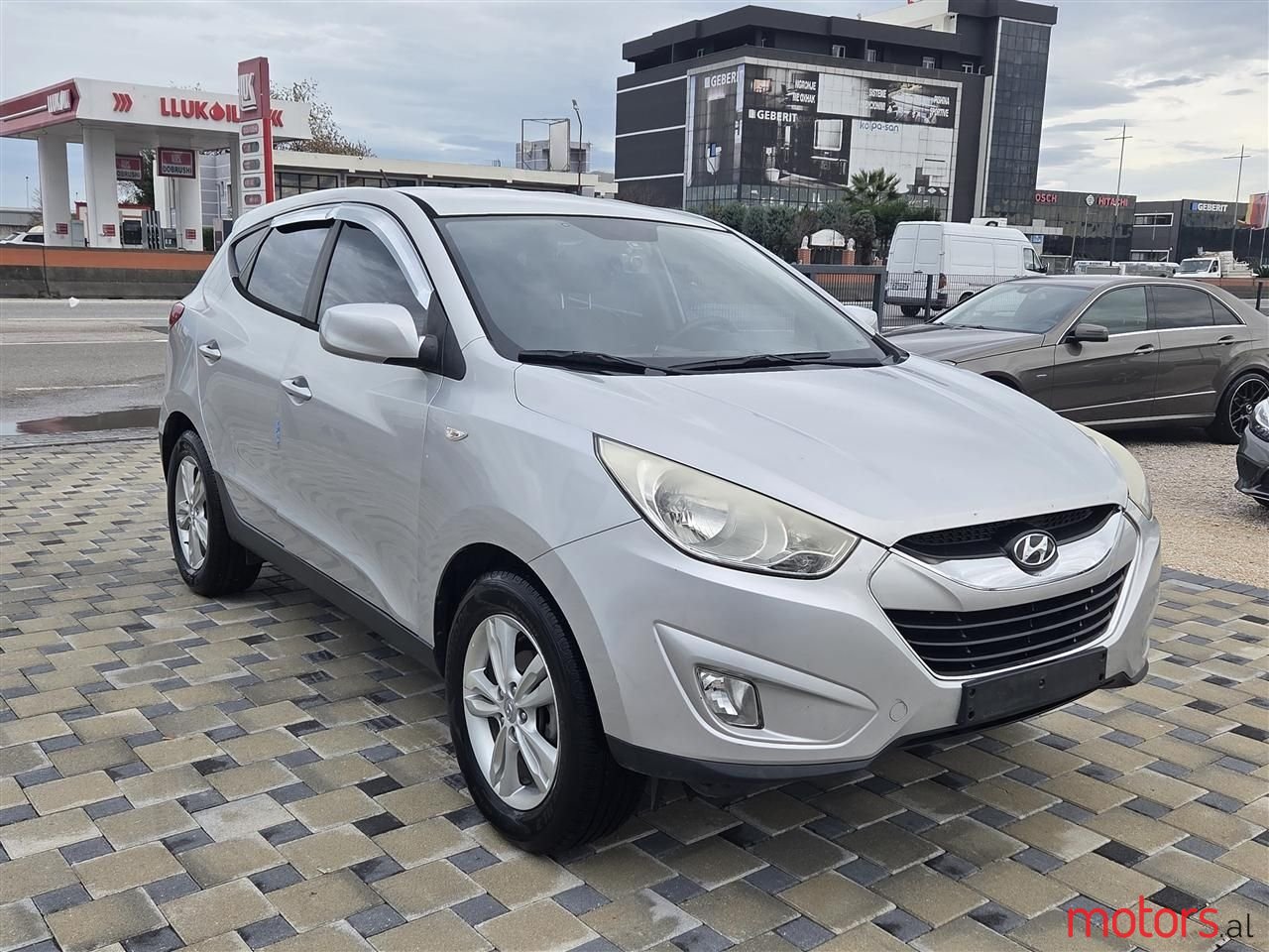 2010' Hyundai Tucson photo #2