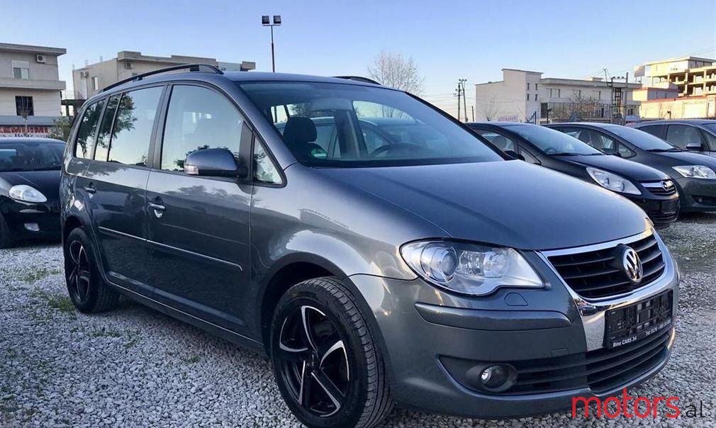 2007' Volkswagen Touran photo #1