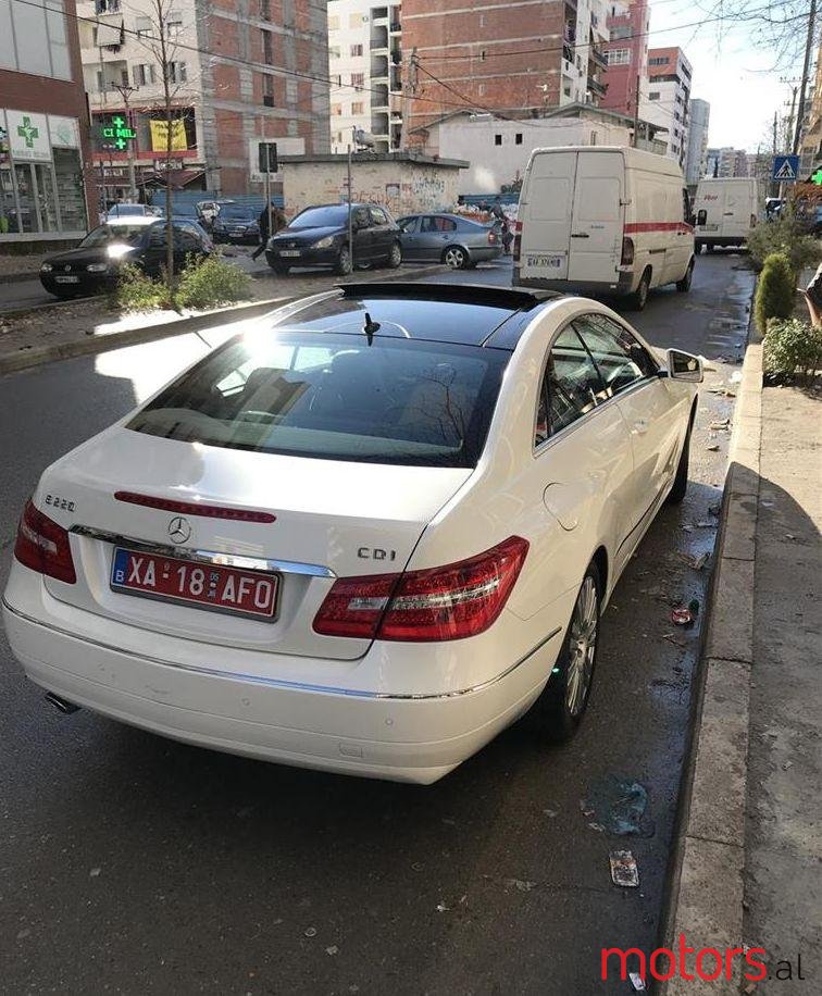 2012' Mercedes-Benz E 220 photo #1