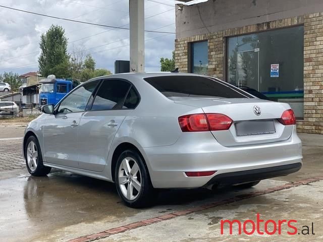 2011' Volkswagen Jetta photo #2