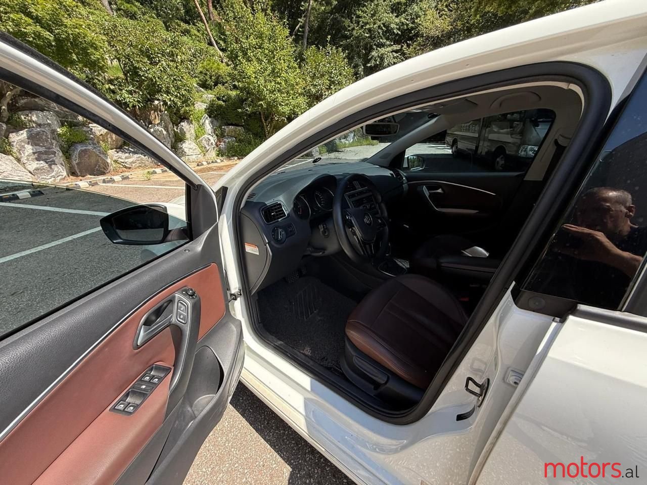 2015' Volkswagen Polo photo #4