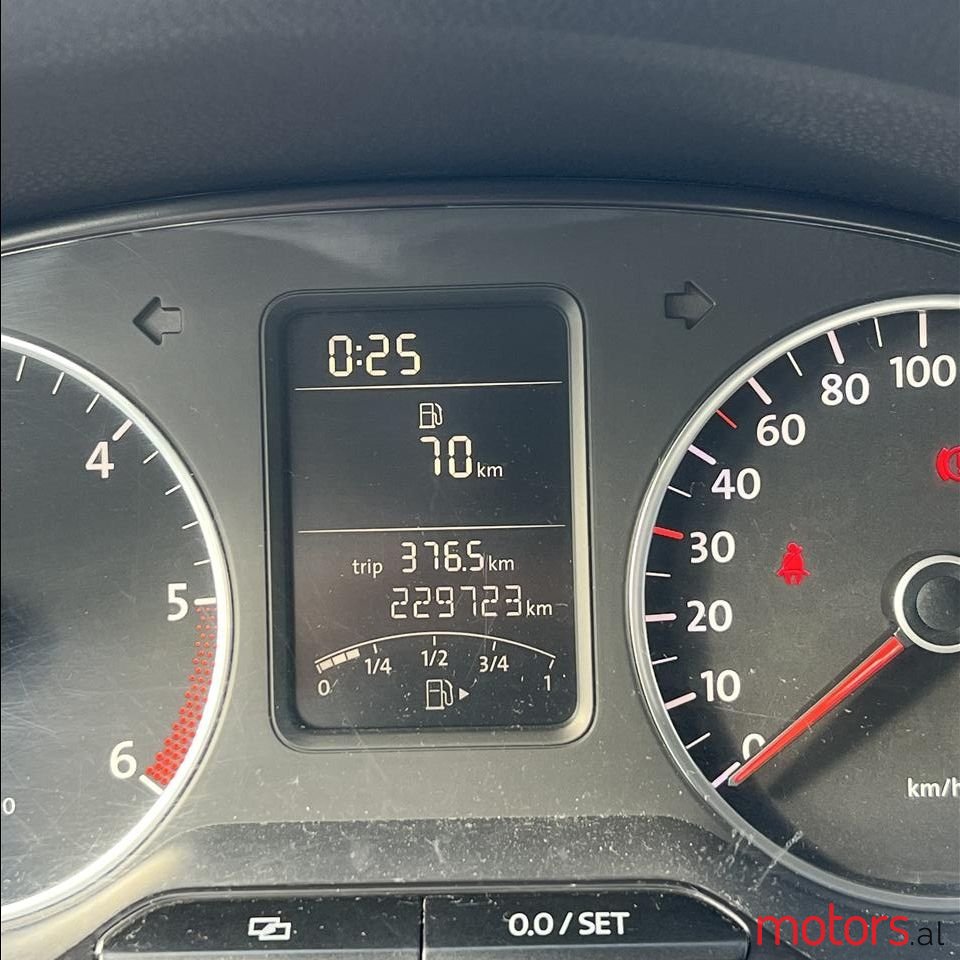 2010' Volkswagen Polo photo #3