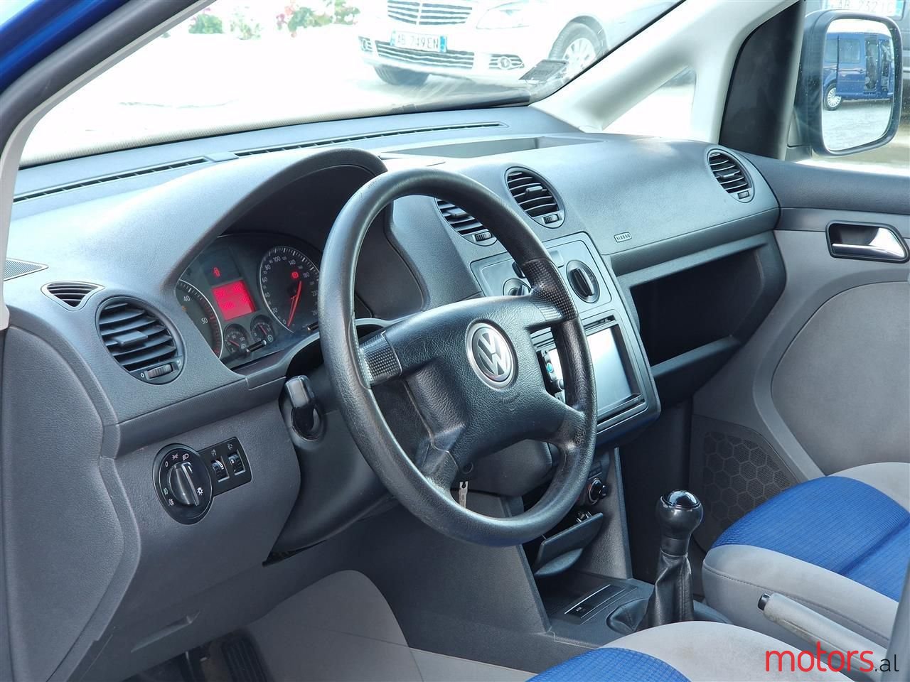 2010' Volkswagen Caddy photo #4