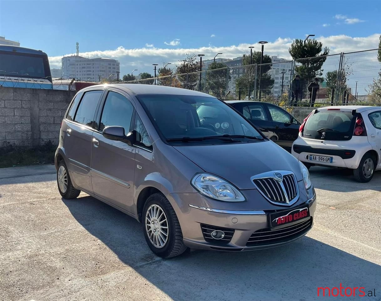 2011' Lancia Musa photo #3