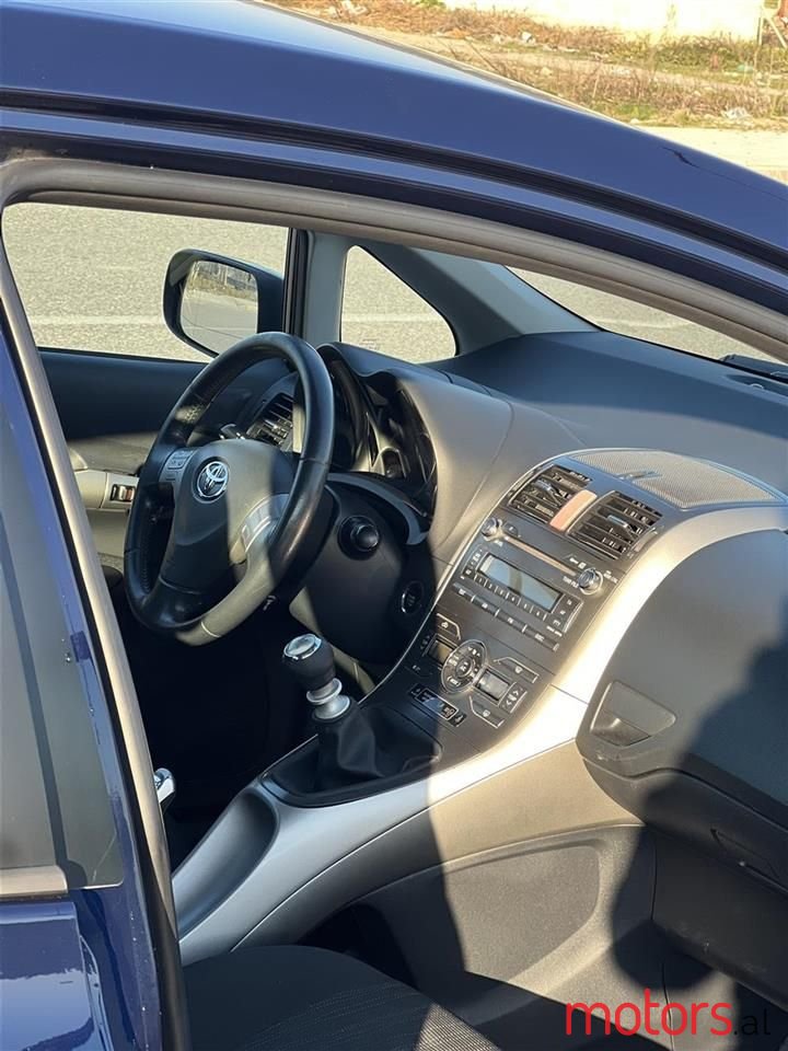 2007' Toyota Auris photo #1