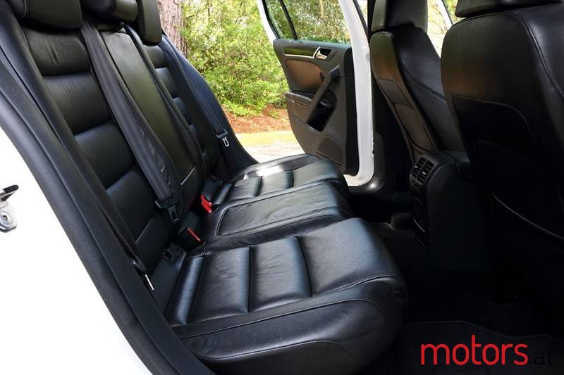 2010' Volkswagen Golf GTI photo #7