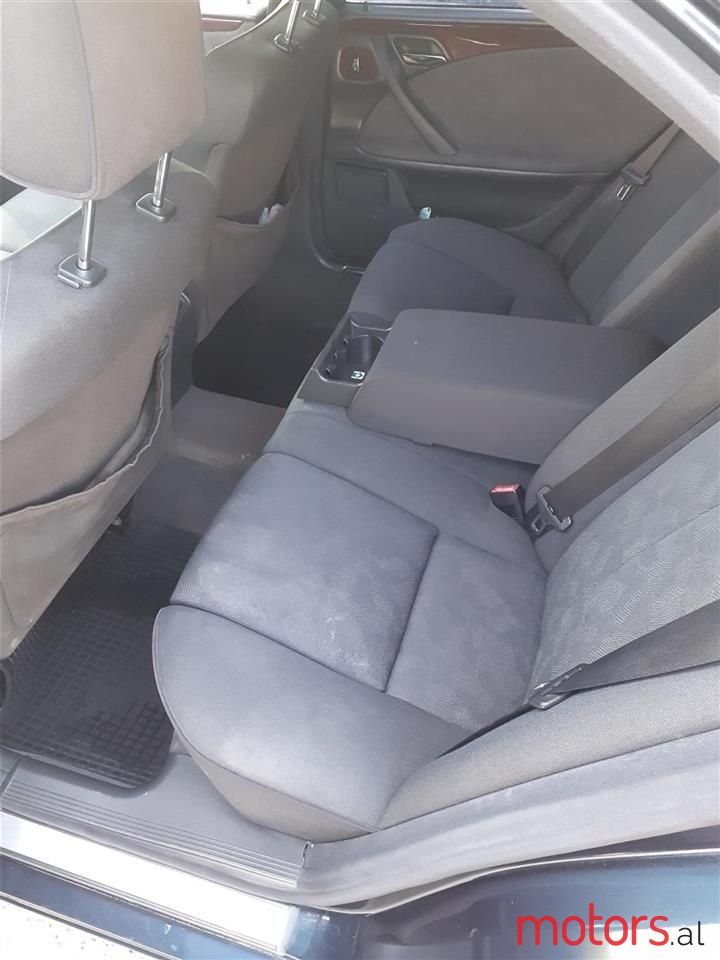 2001' Mercedes-Benz 220 photo #2