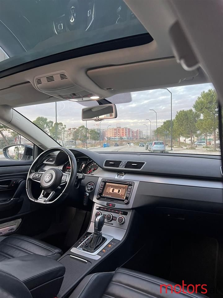 2015' Volkswagen Passat photo #5