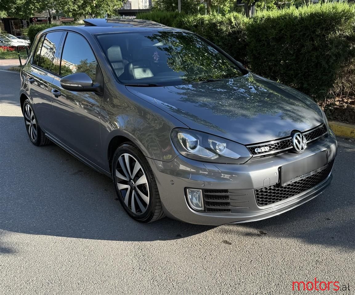 2011' Volkswagen Golf photo #2