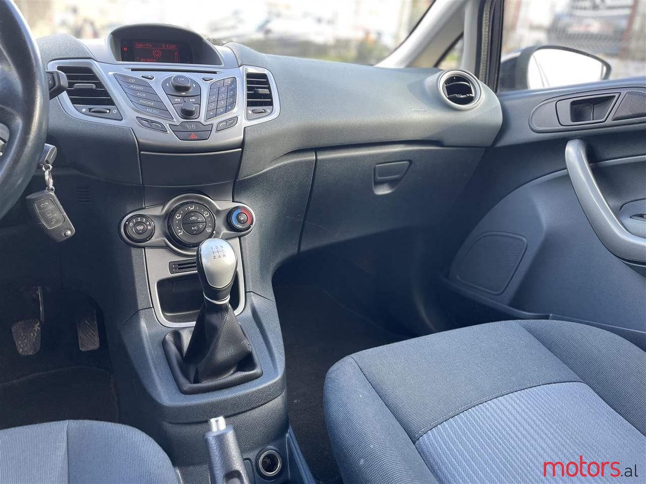 2011' Ford Fiesta photo #5