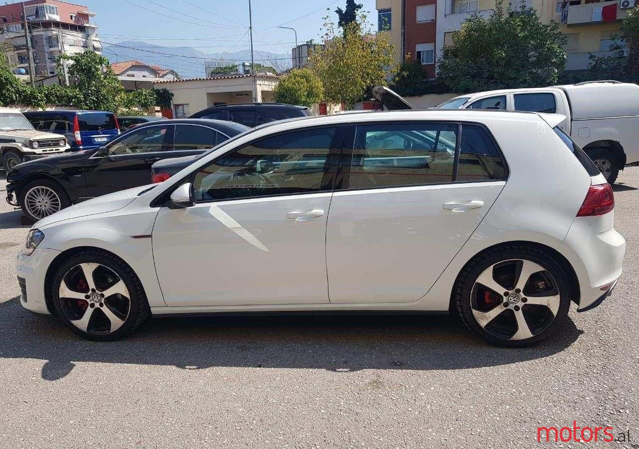 2015' Volkswagen Golf photo #1