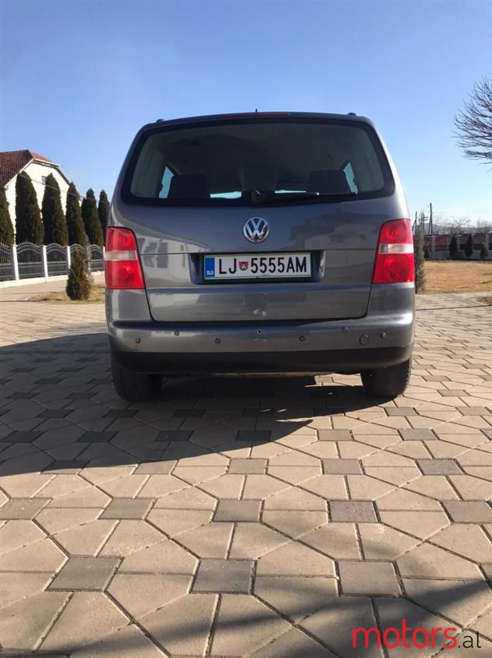 2005' Volkswagen Touran photo #4