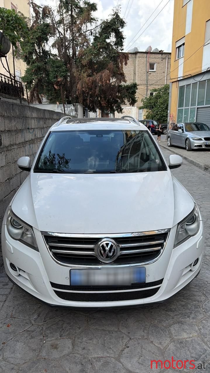 2010' Volkswagen Tiguan photo #3