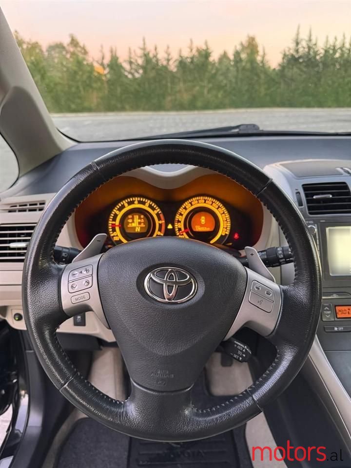 2008' Toyota Auris photo #4