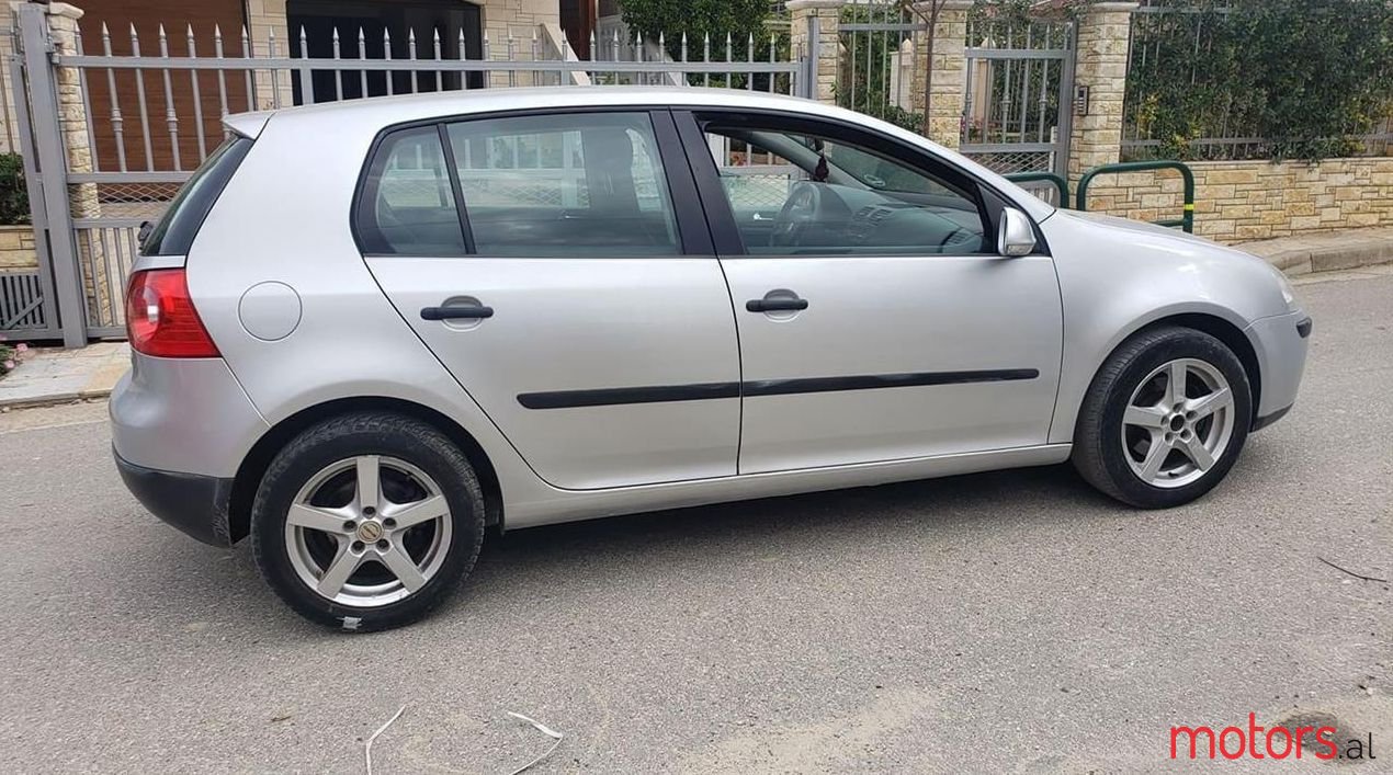 2005' Volkswagen Golf photo #1