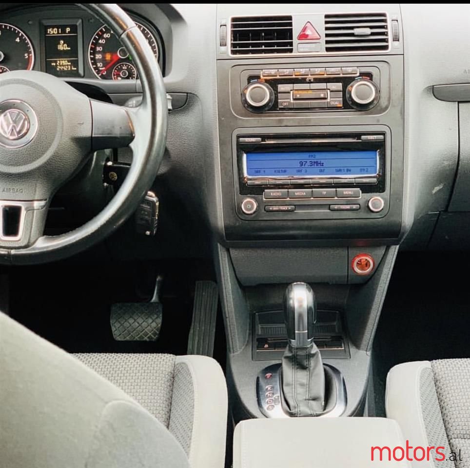 2011' Volkswagen Touran photo #4