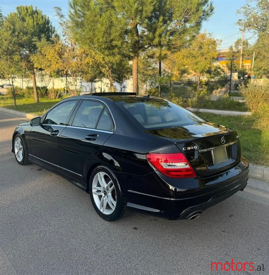 2012' Mercedes-Benz C 300 photo #2