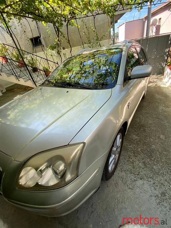 2004' Toyota Avensis photo #3