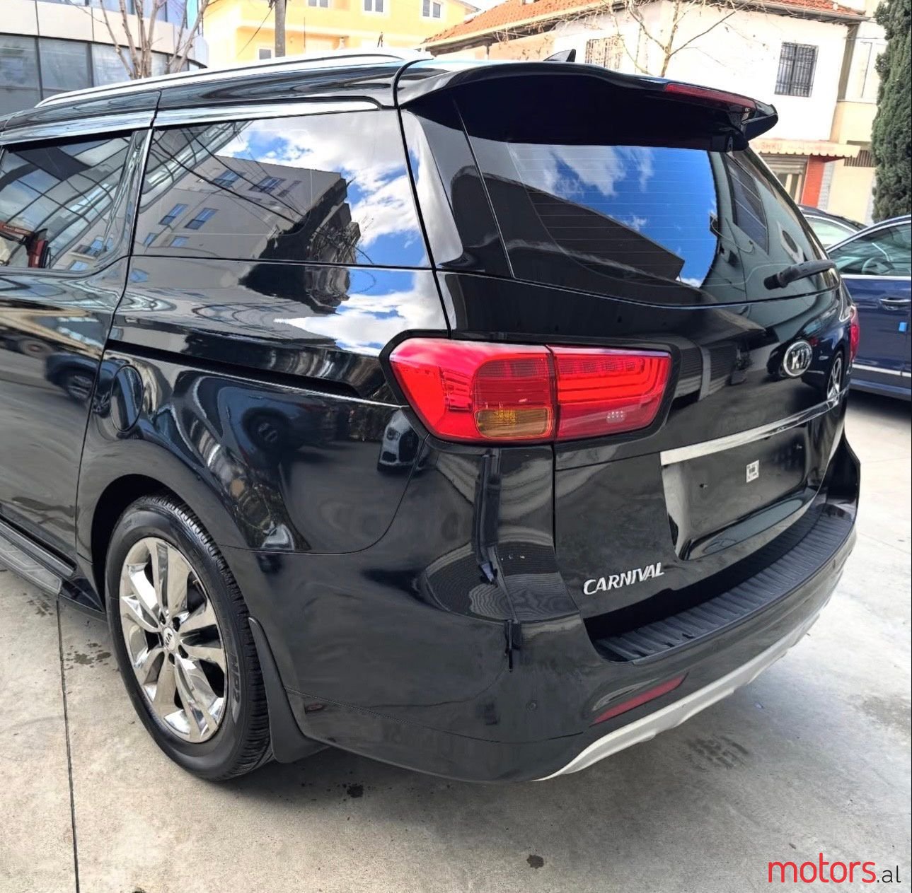 2016' Kia Carnival photo #3