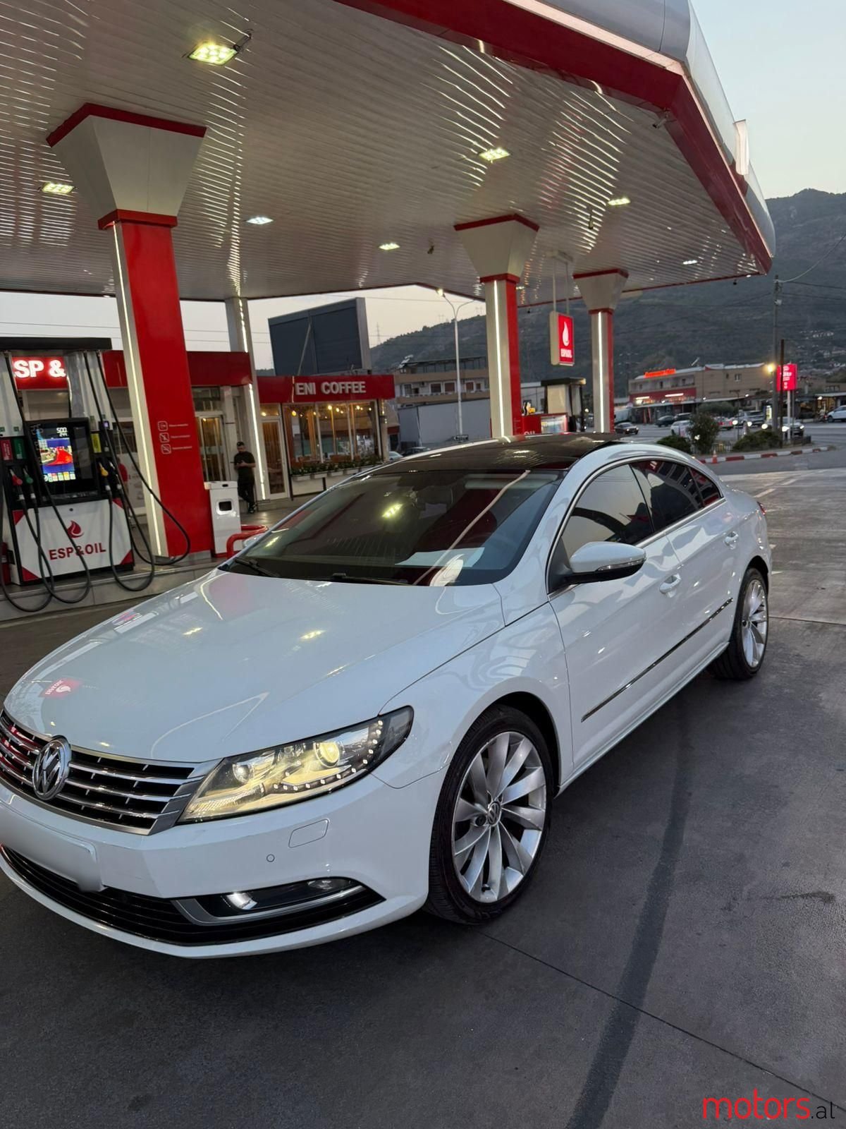 2015' Volkswagen Passat photo #1