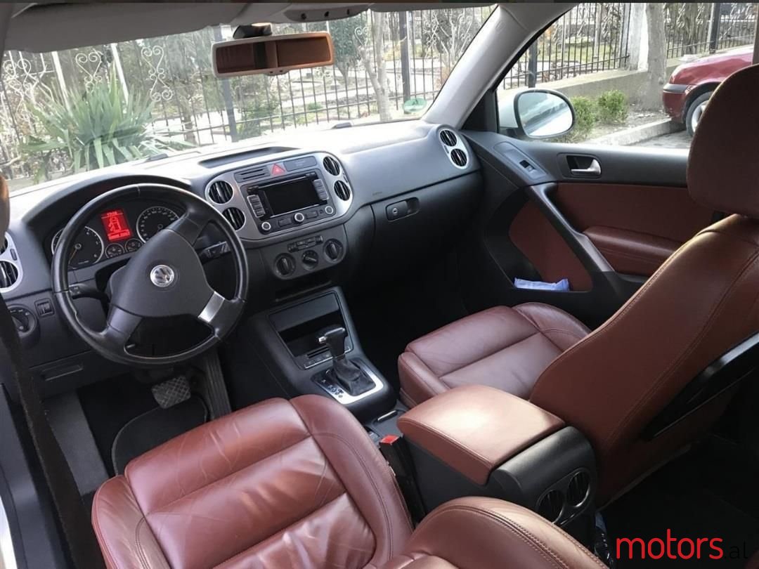 2009' Volkswagen Tiguan photo #1