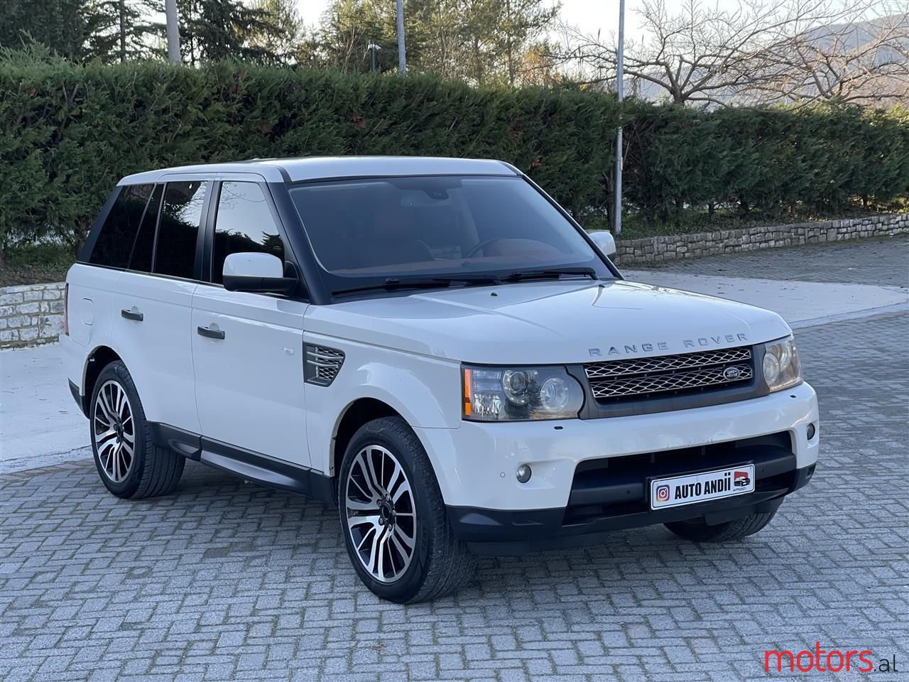 2011' Land Rover Range Rover Sport photo #3