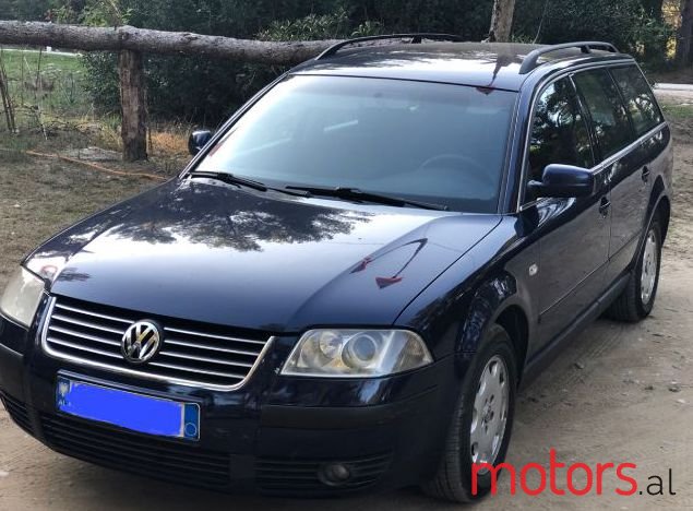 2002' Volkswagen Passat photo #1