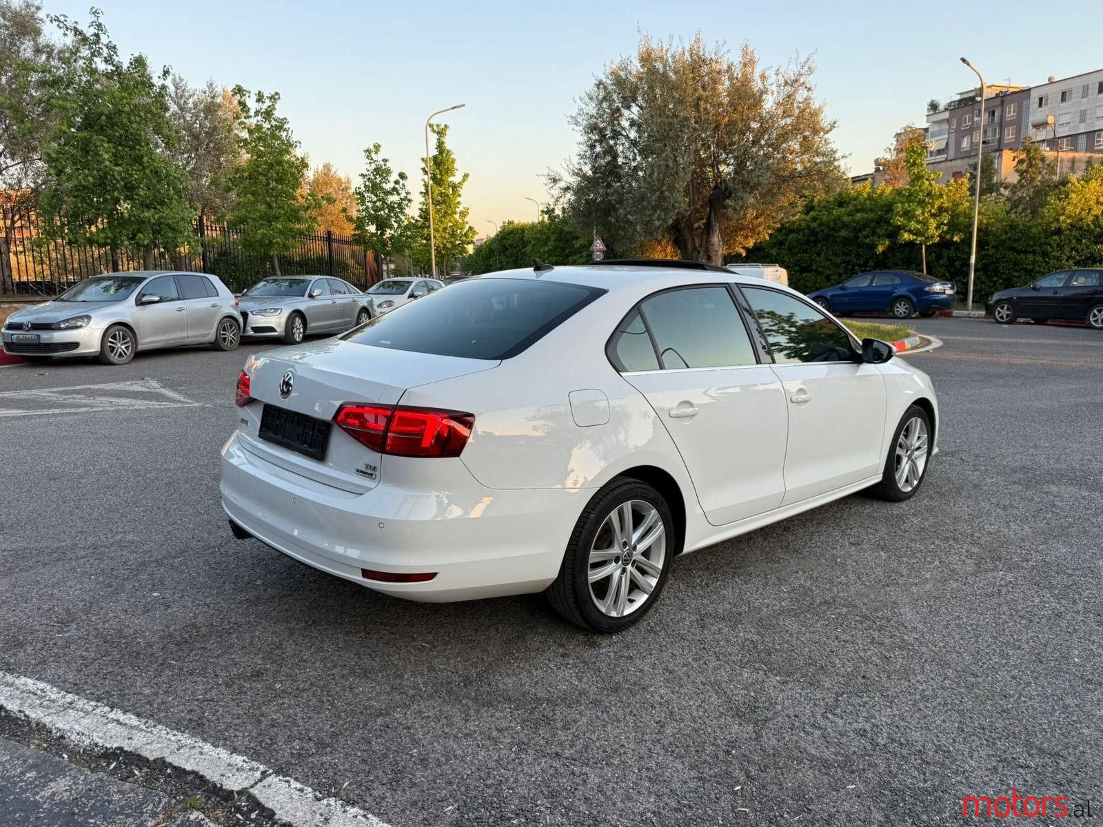 2016' Volkswagen Jetta photo #3