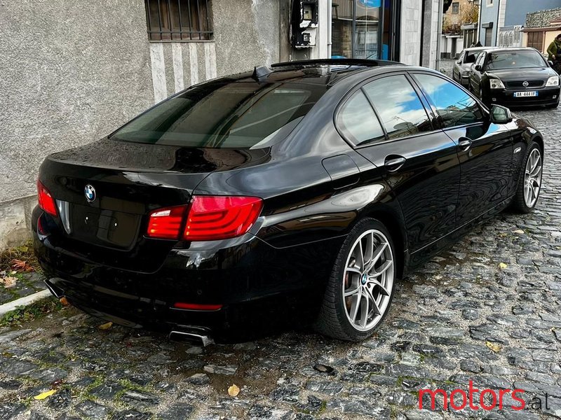 2010' BMW 550 photo #2