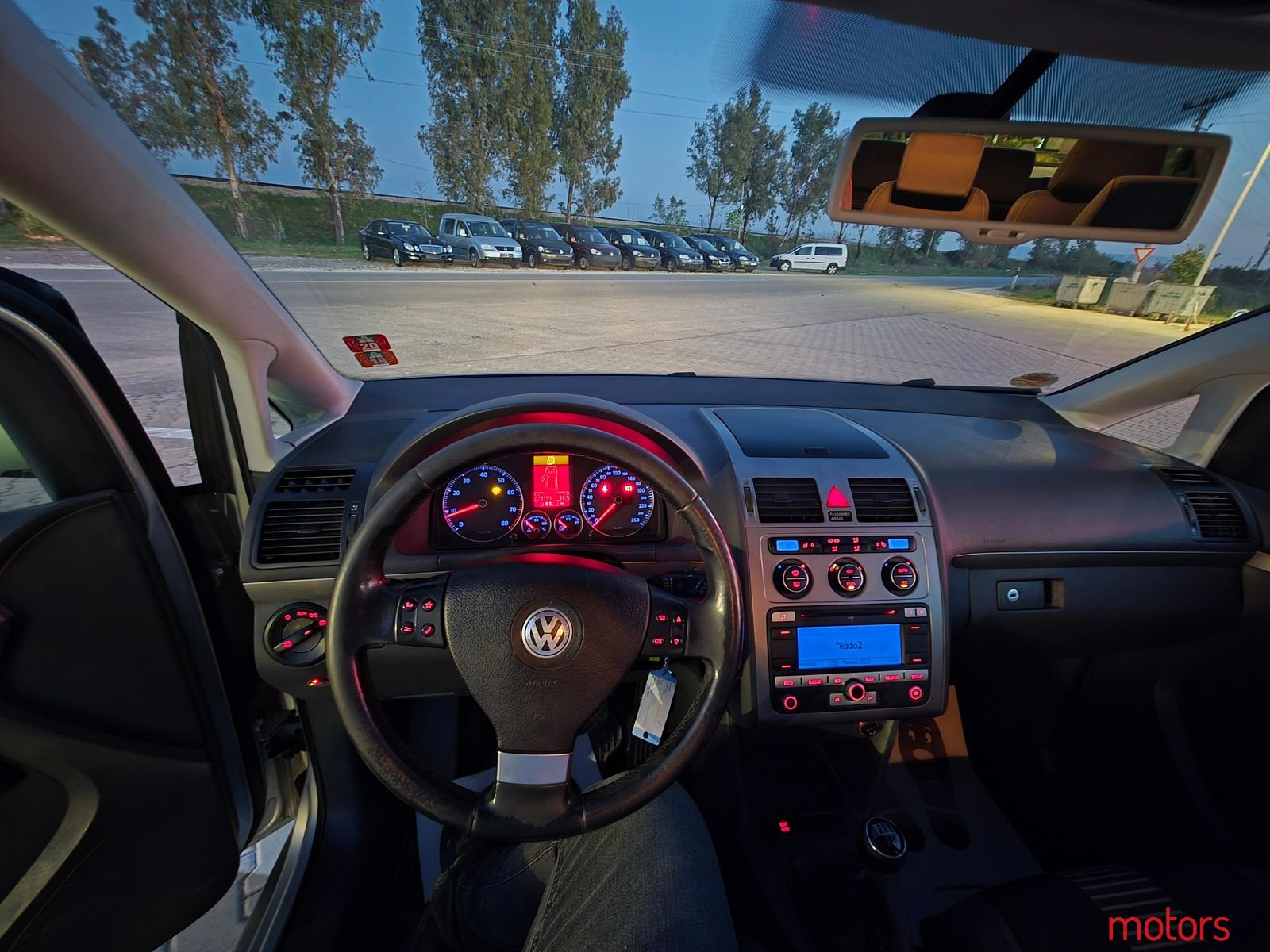 2009' Volkswagen Touran photo #4
