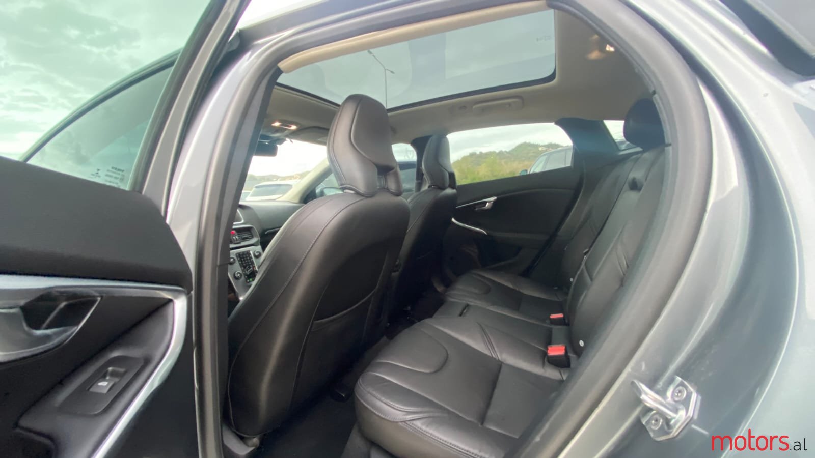 2018' Volvo V40 photo #3