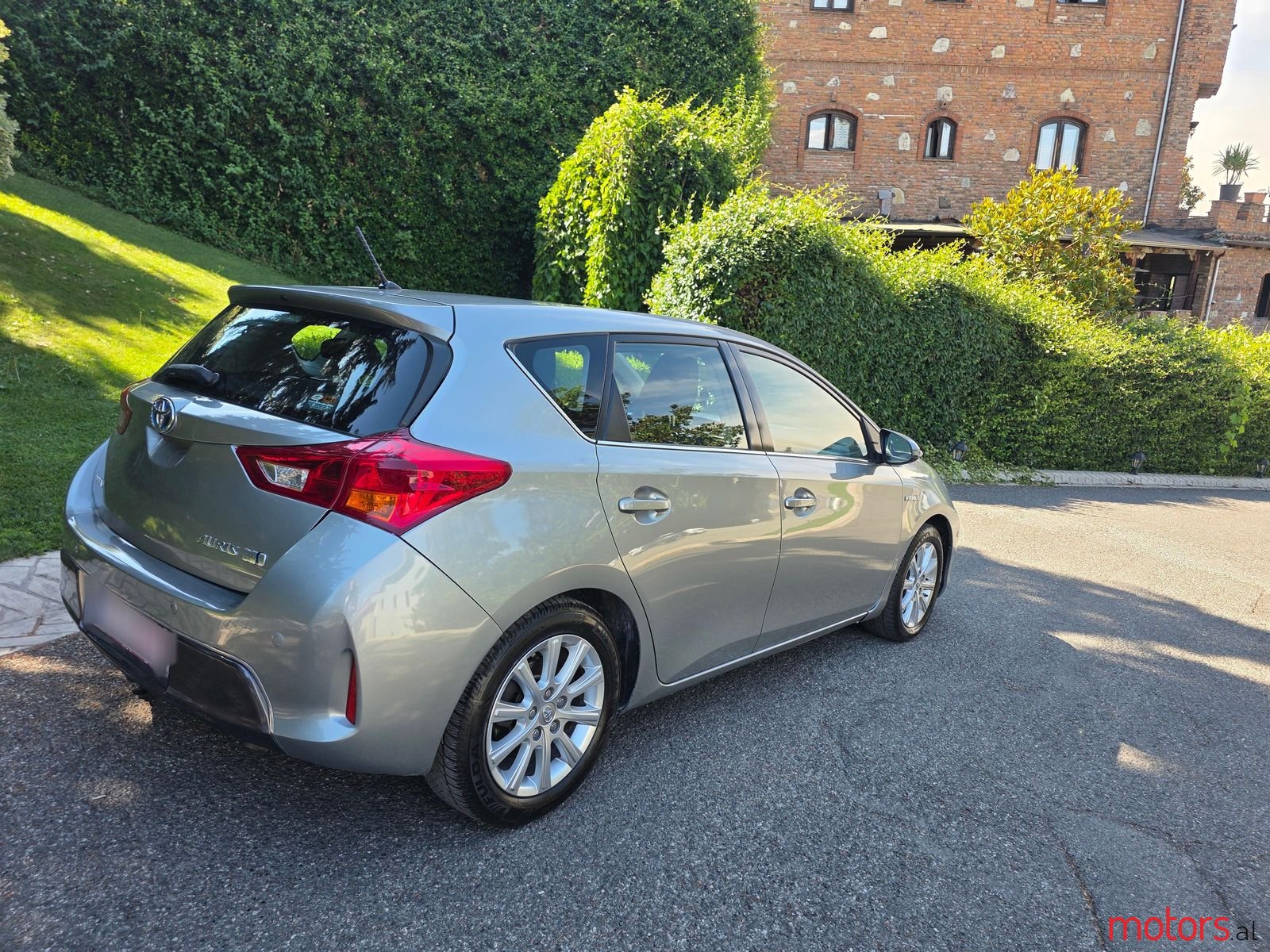 2013' Toyota Auris photo #3
