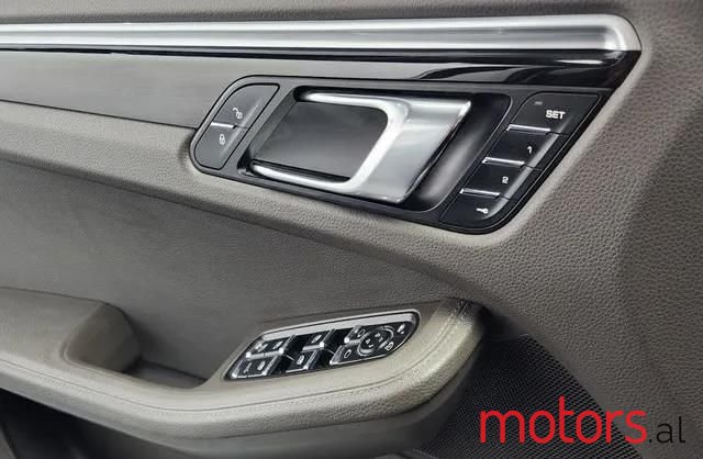 2016' Porsche Macan photo #6