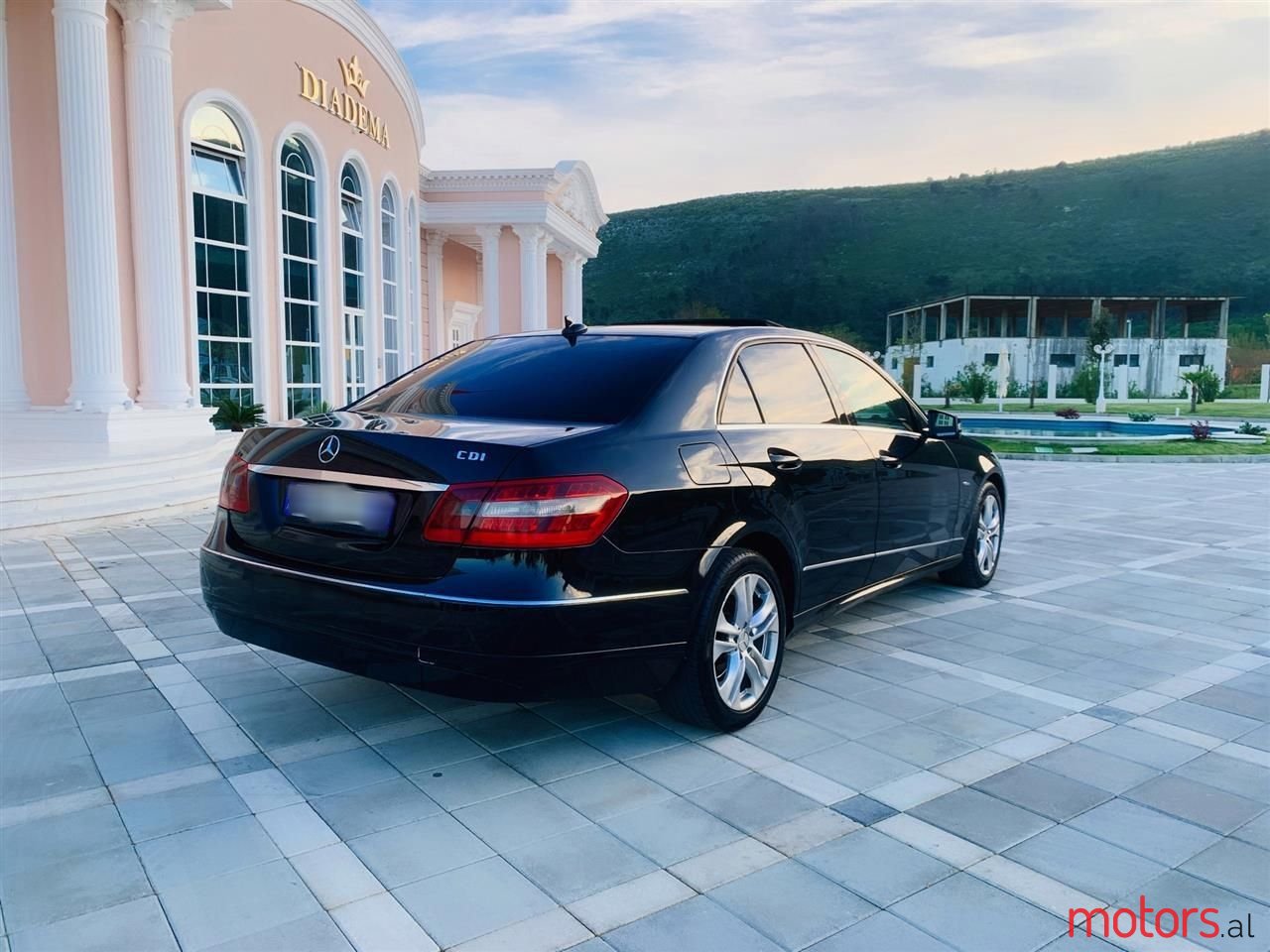 2011' Mercedes-Benz E 220 photo #3