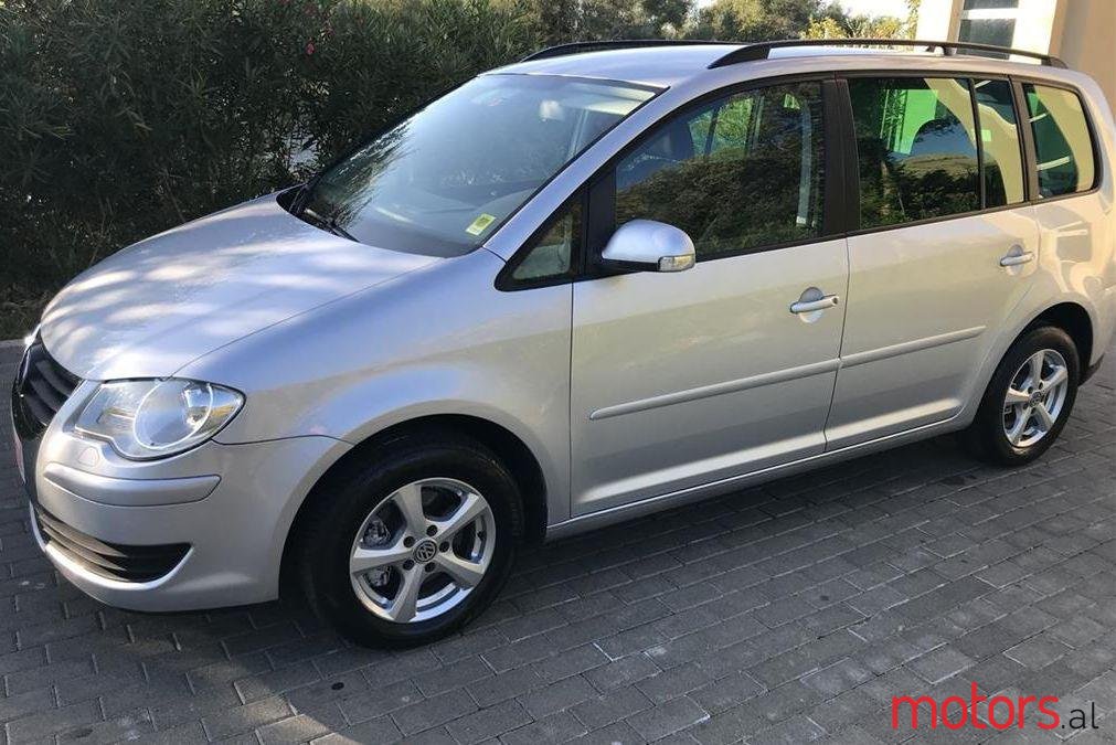 2007' Volkswagen Touran photo #1