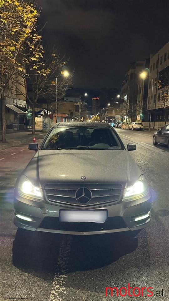 2012' Mercedes-Benz 220 photo #1