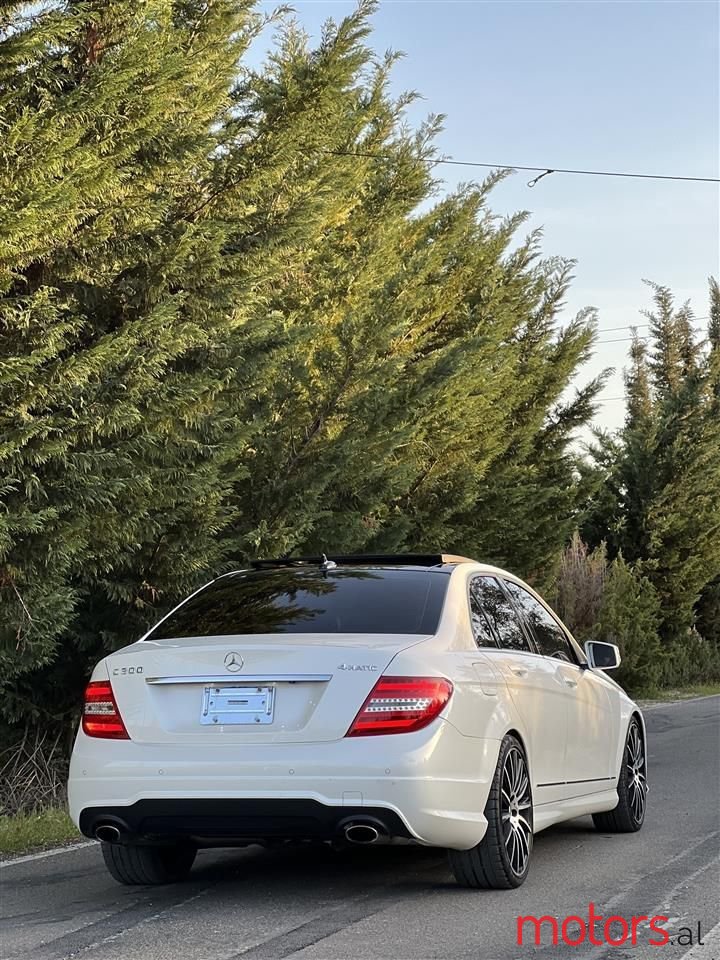 2012' Mercedes-Benz C 300 photo #3