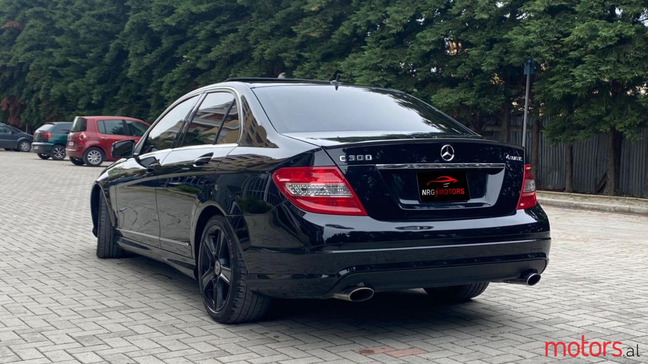 2010' Mercedes-Benz C-Class photo #3