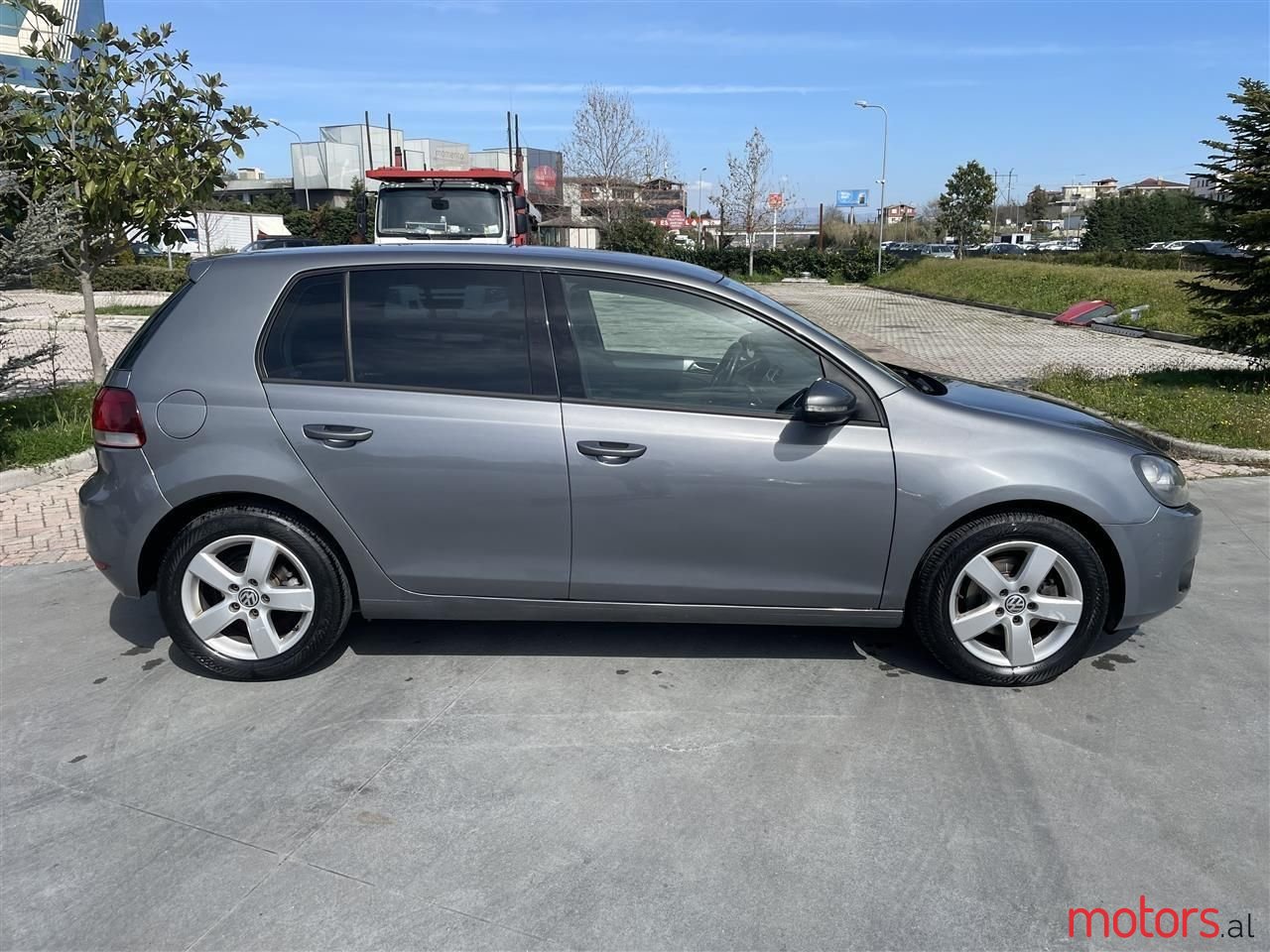 2010' Volkswagen Golf photo #4