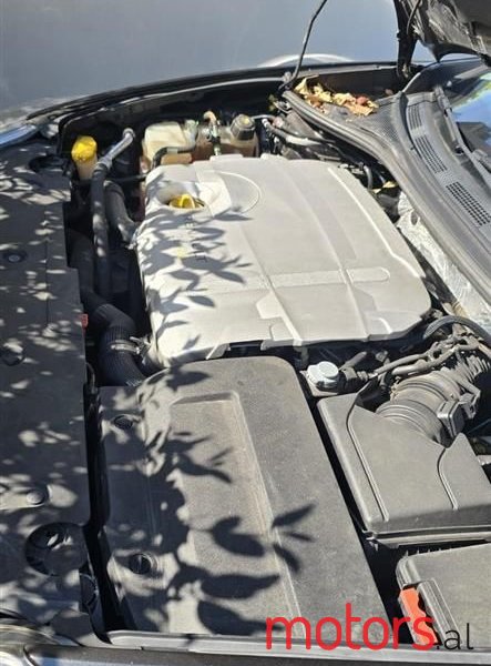 2010' Renault Laguna photo #5
